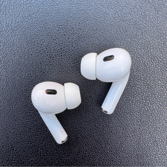Apple AirPod Pro 2nd Generation - Picture 2 of 7